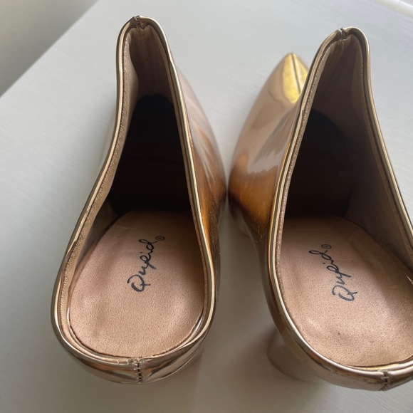 Qupid Women’s Pointy Toe Chunky Block Heel Mule Bootie in Rose Gold Size 9 - Picture 4 of 5